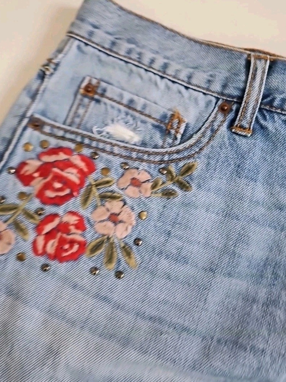 NWT Hippie Laundry Light Blue Floral Embroidered Denim Shorts Size 30 - Picture 5 of 11